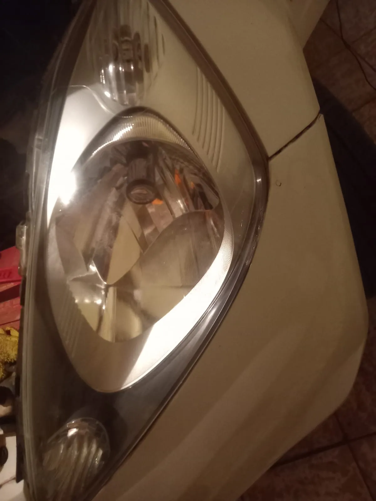 Faro delantero cristalino después del pulido